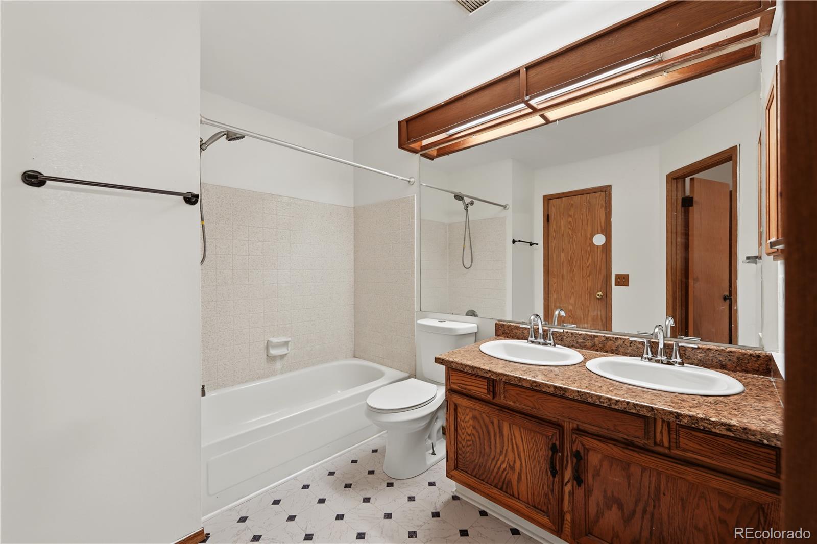 MLS Image #14 for 15566 e louisiana avenue,aurora, Colorado