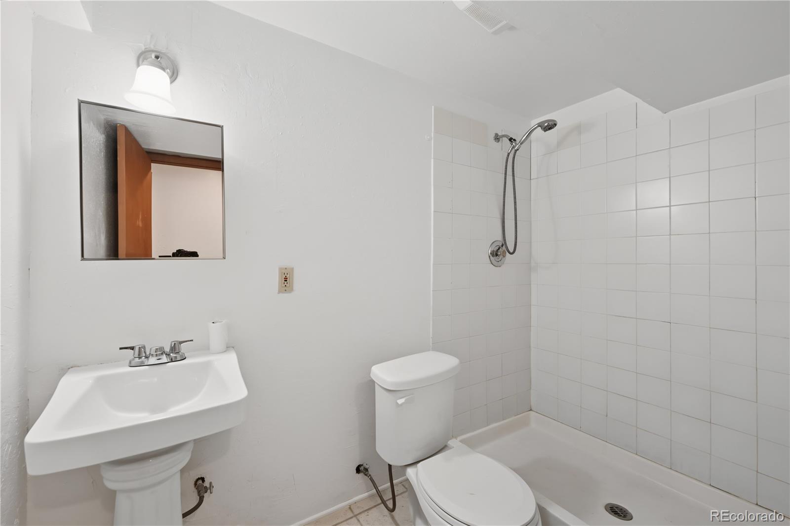 MLS Image #19 for 15566 e louisiana avenue,aurora, Colorado