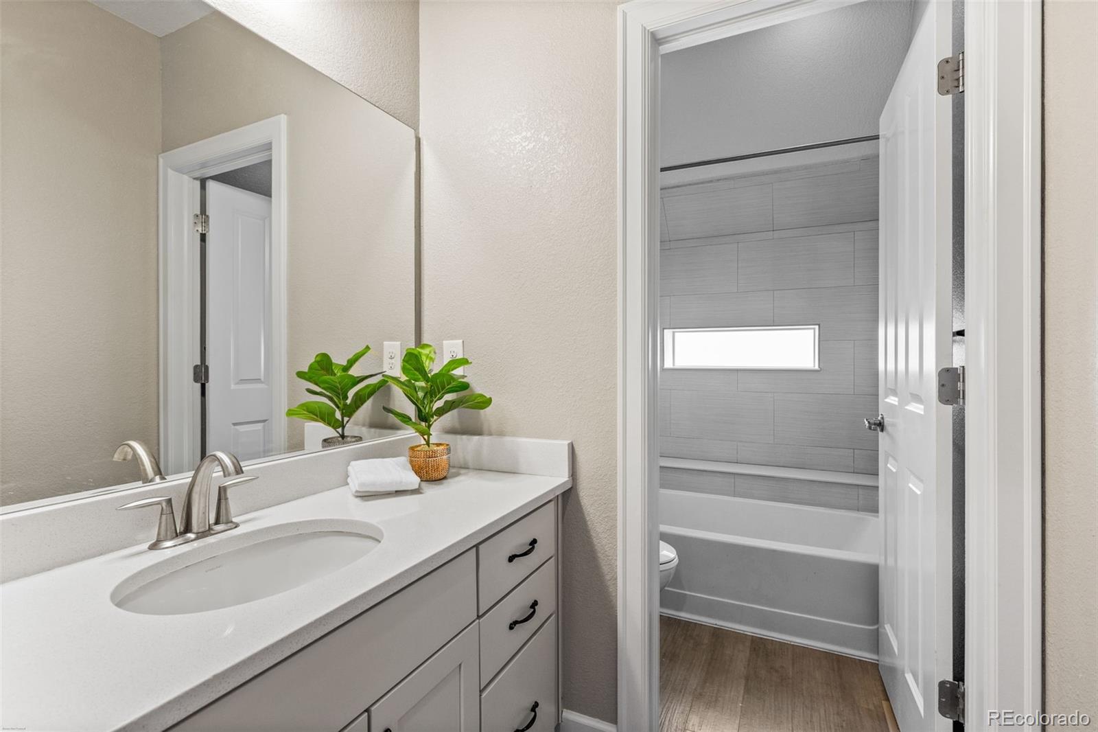 MLS Image #26 for 9442 e 53rd avenue,denver, Colorado