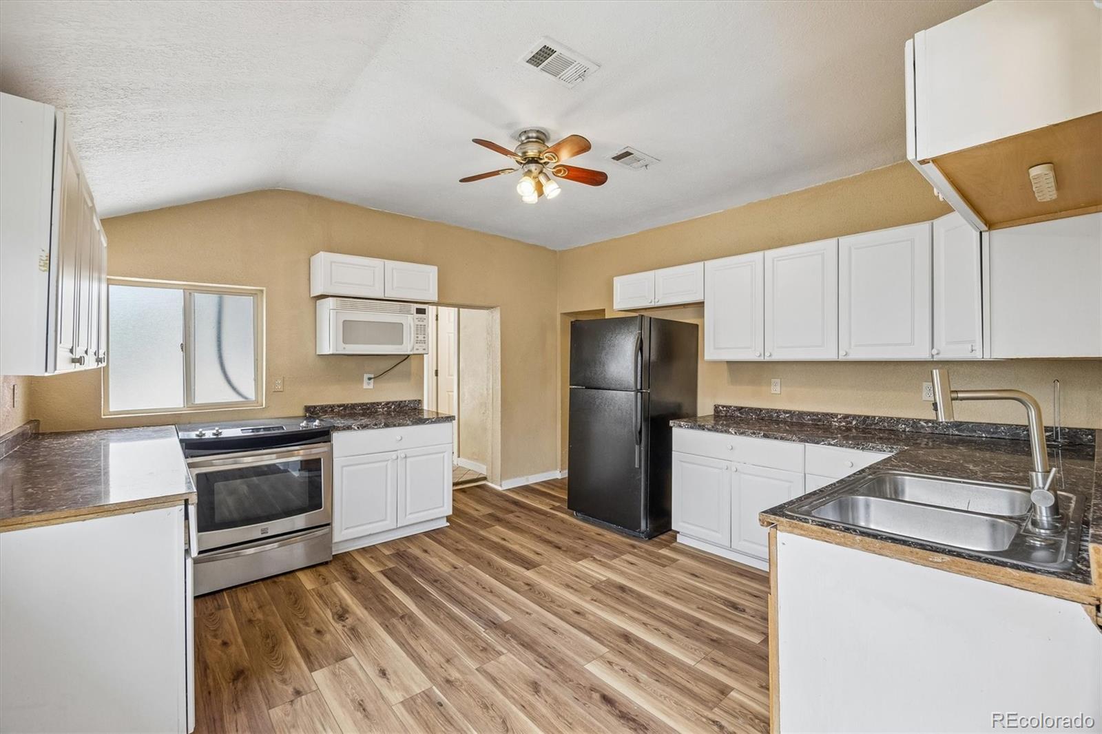 MLS Image #11 for 937 s vrain street,denver, Colorado