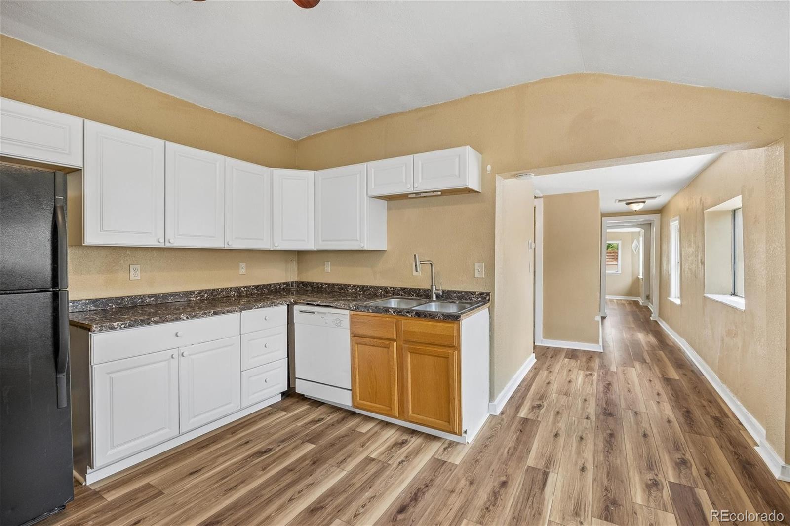 MLS Image #13 for 937 s vrain street,denver, Colorado