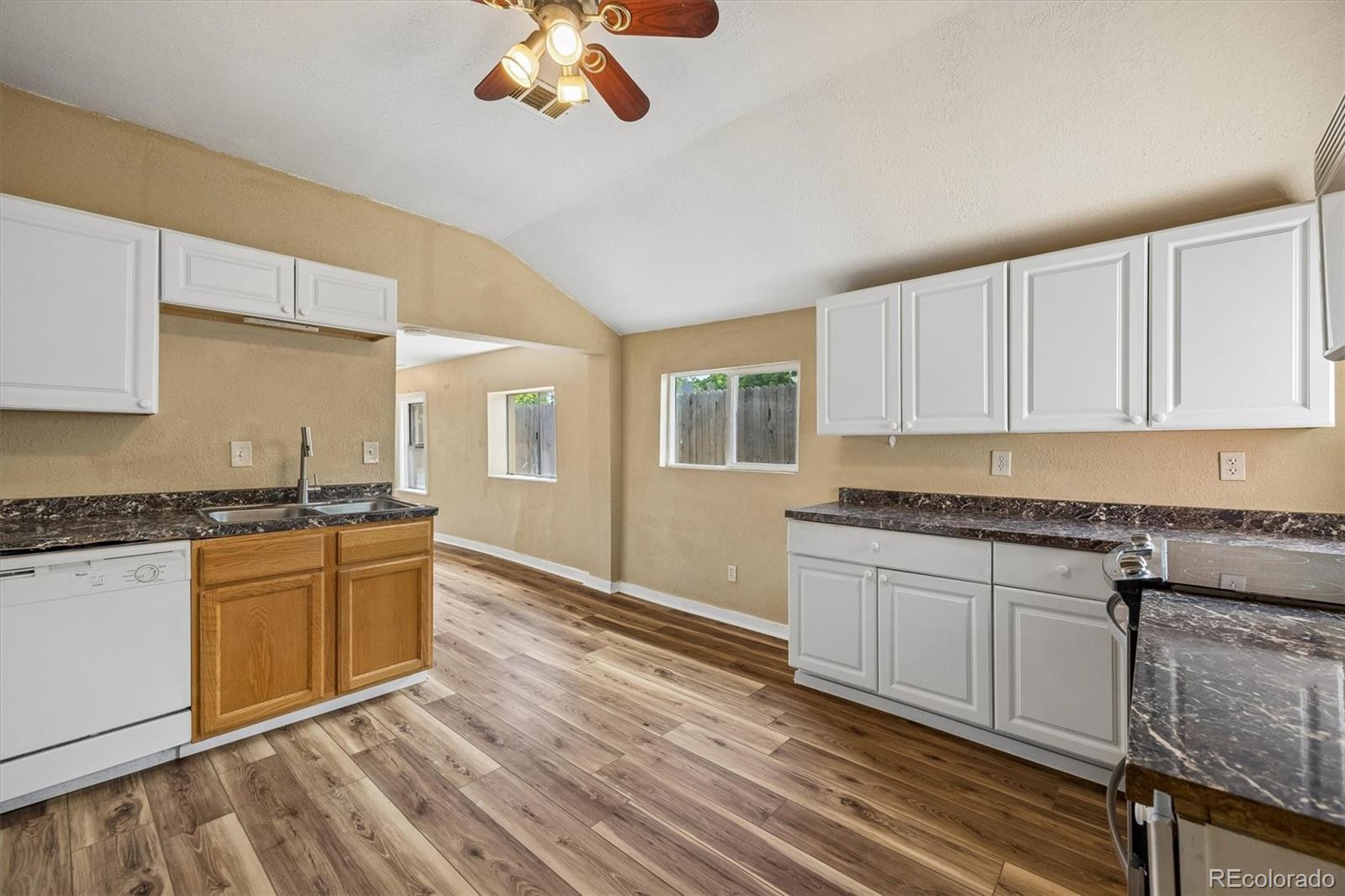 MLS Image #14 for 937 s vrain street,denver, Colorado