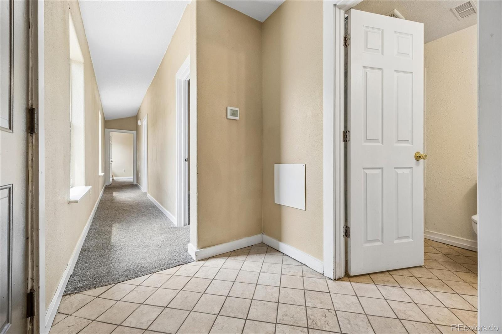 MLS Image #17 for 937 s vrain street,denver, Colorado