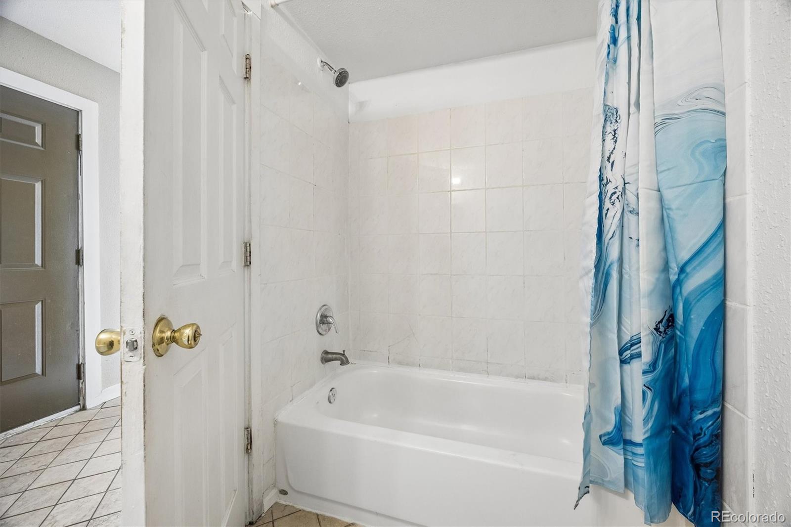 MLS Image #18 for 937 s vrain street,denver, Colorado