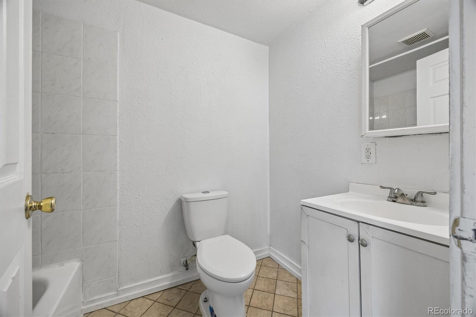MLS Image #19 for 937 s vrain street,denver, Colorado