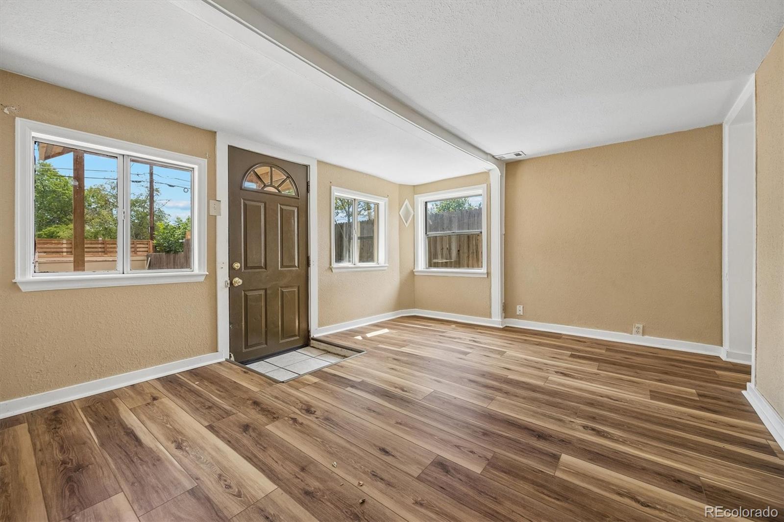 MLS Image #2 for 937 s vrain street,denver, Colorado