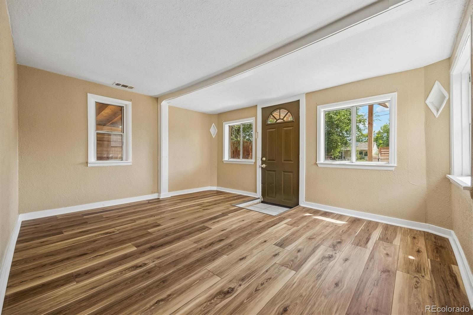 MLS Image #3 for 937 s vrain street,denver, Colorado