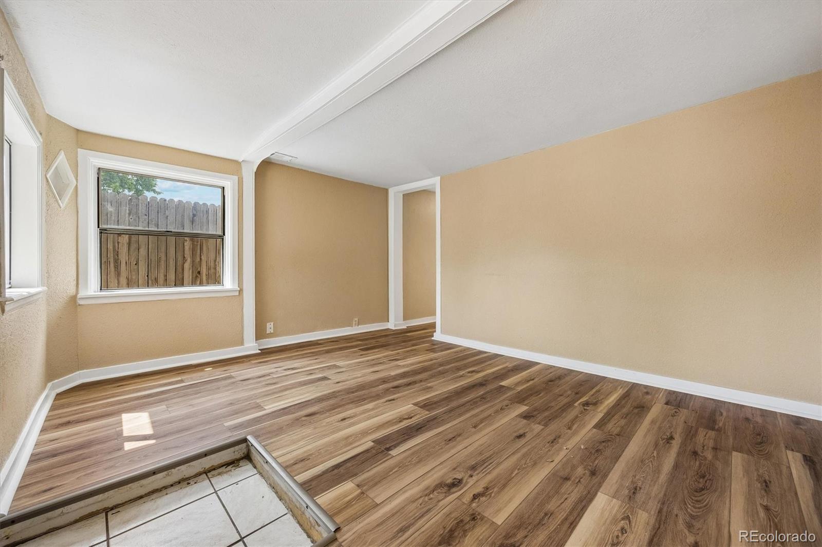 MLS Image #4 for 937 s vrain street,denver, Colorado