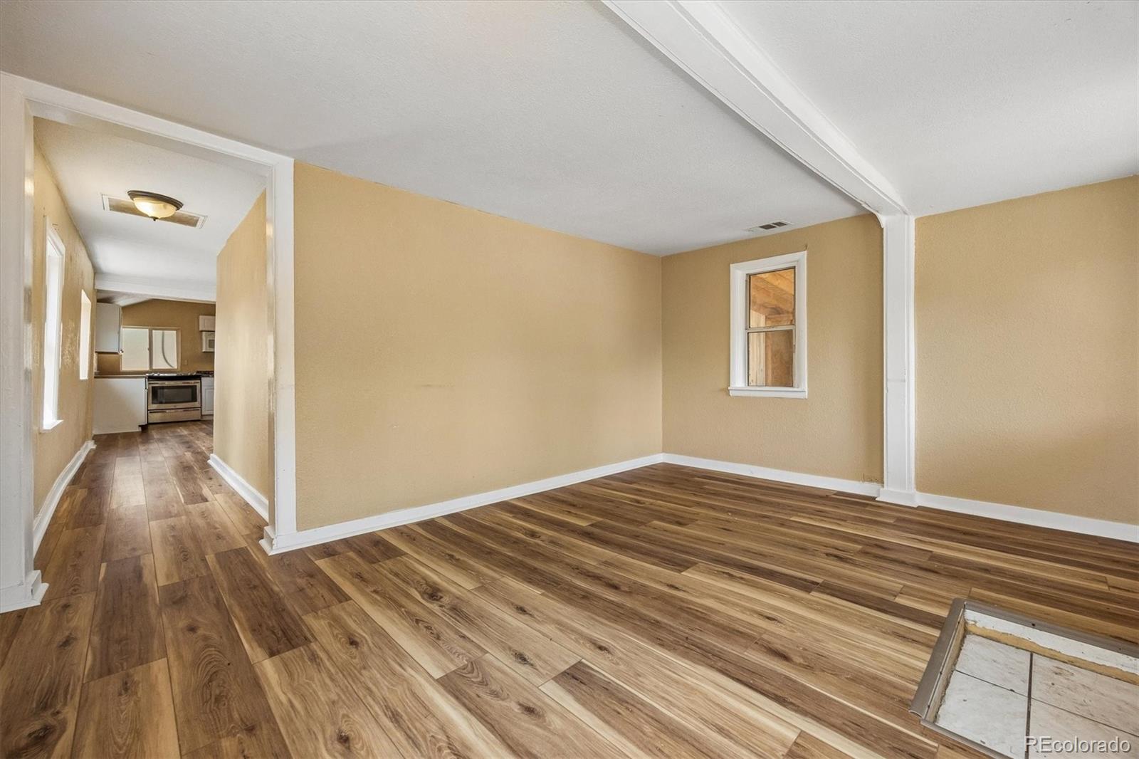MLS Image #5 for 937 s vrain street,denver, Colorado
