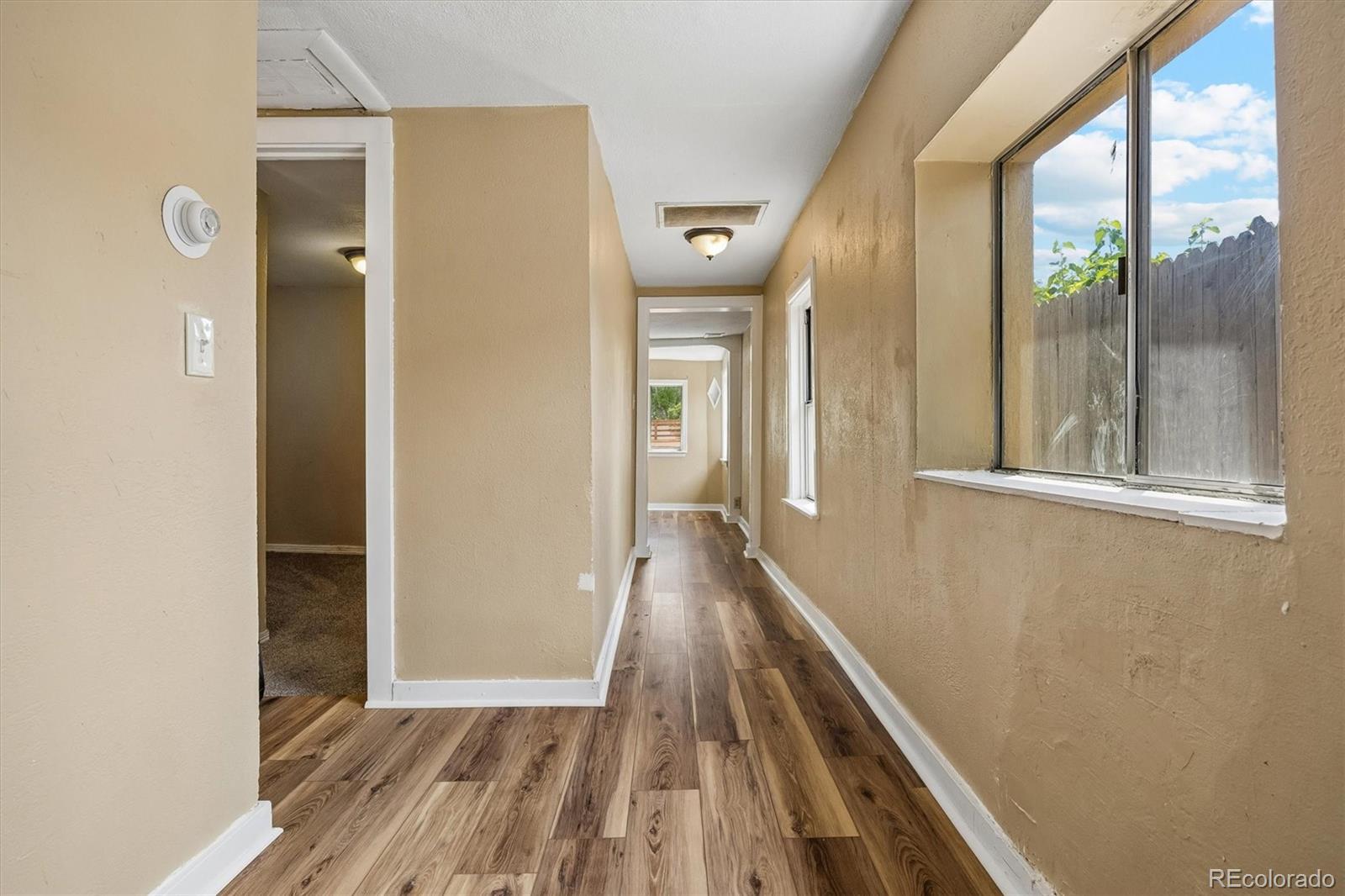 MLS Image #6 for 937 s vrain street,denver, Colorado