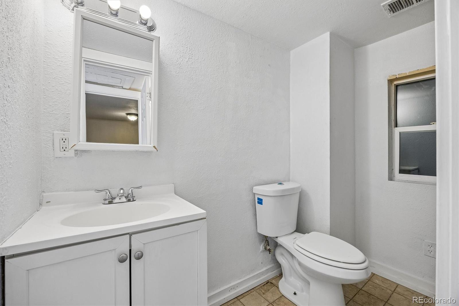 MLS Image #9 for 937 s vrain street,denver, Colorado