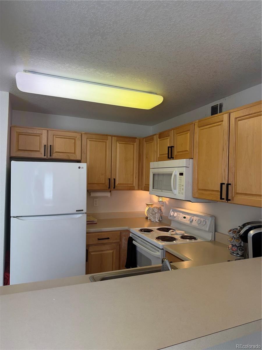 MLS Image #4 for 6001 s yosemite street,greenwood village, Colorado