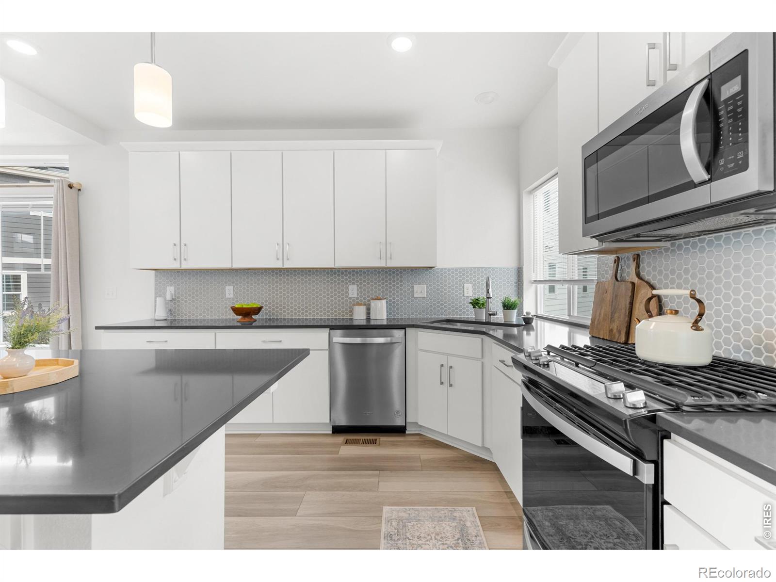 MLS Image #10 for 1027  highview drive,erie, Colorado