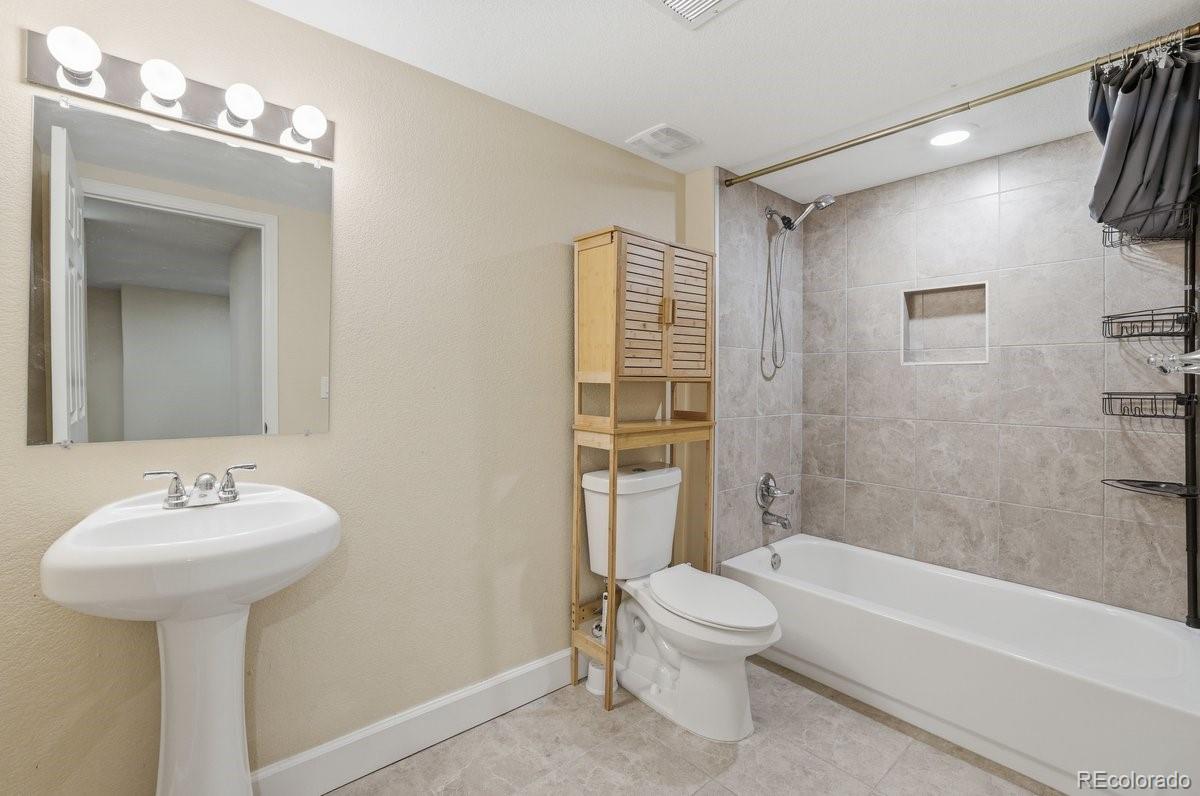 MLS Image #32 for 4643 s abilene circle ,aurora, Colorado