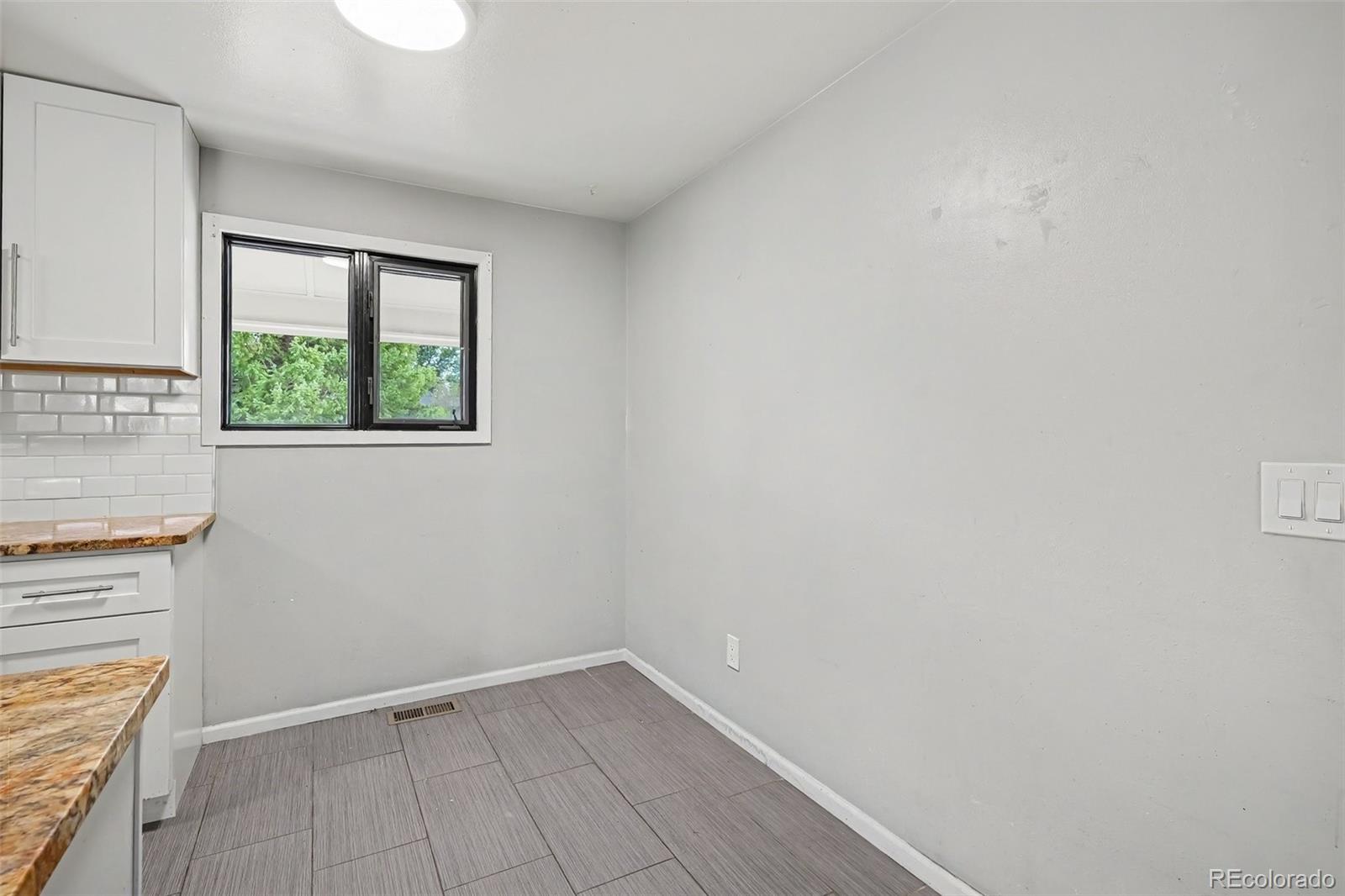 MLS Image #11 for 661 e fremont avenue,littleton, Colorado