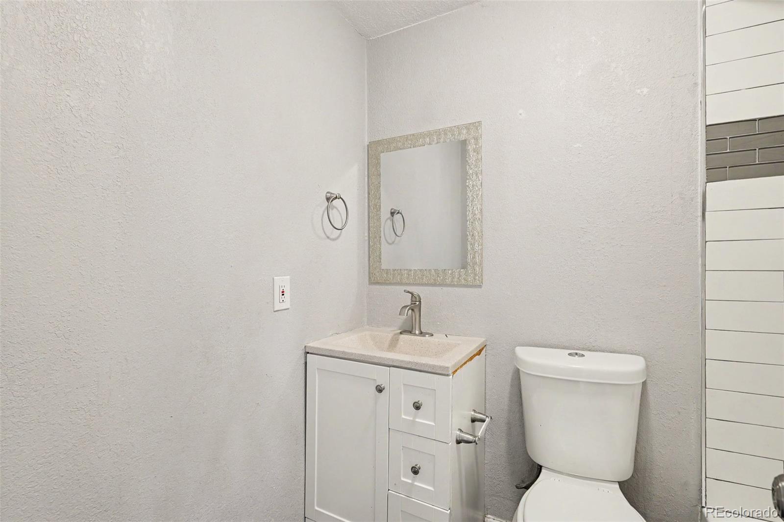 MLS Image #12 for 661 e fremont avenue,littleton, Colorado