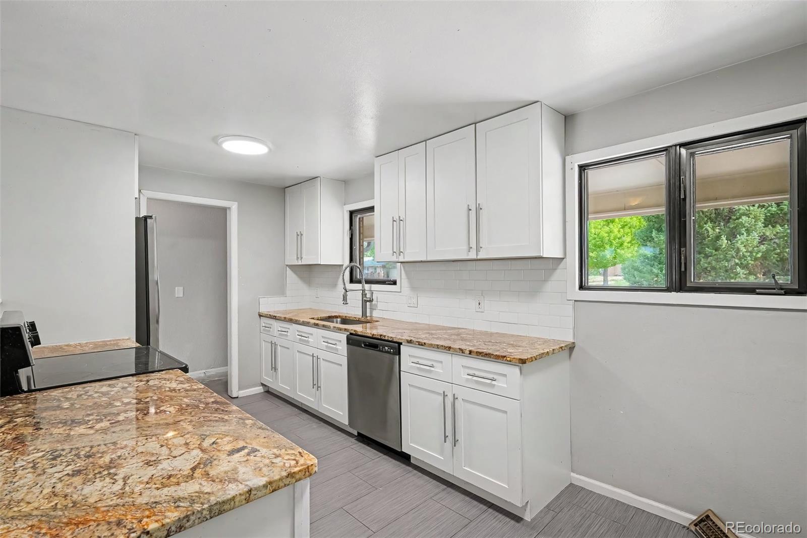 MLS Image #8 for 661 e fremont avenue,littleton, Colorado