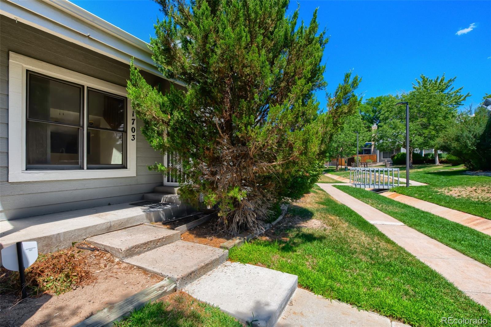 MLS Image #3 for 11703 e cornell circle,aurora, Colorado