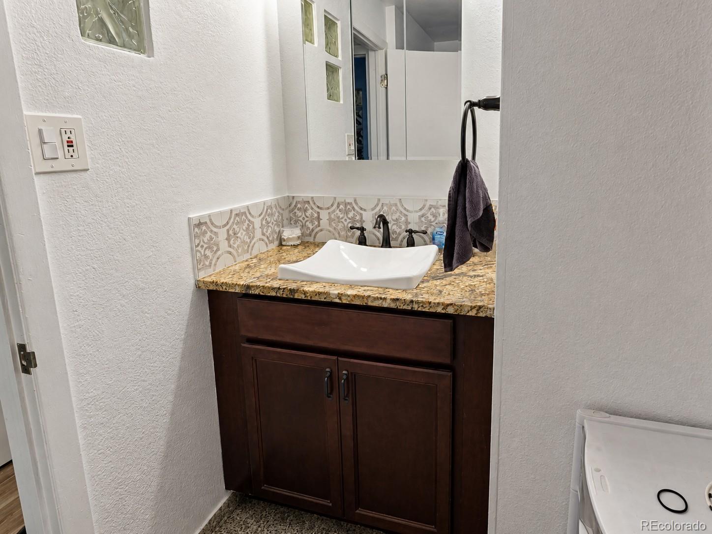 MLS Image #8 for 2325 s linden court,denver, Colorado