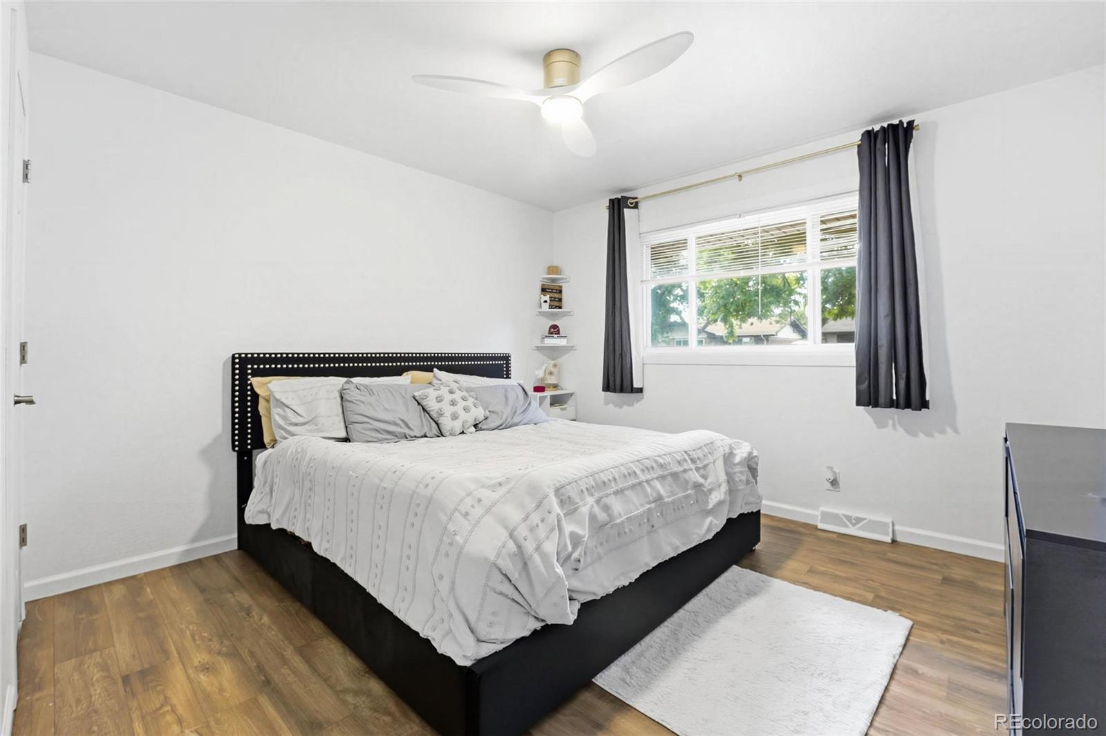 MLS Image #11 for 8660  de soto street,denver, Colorado