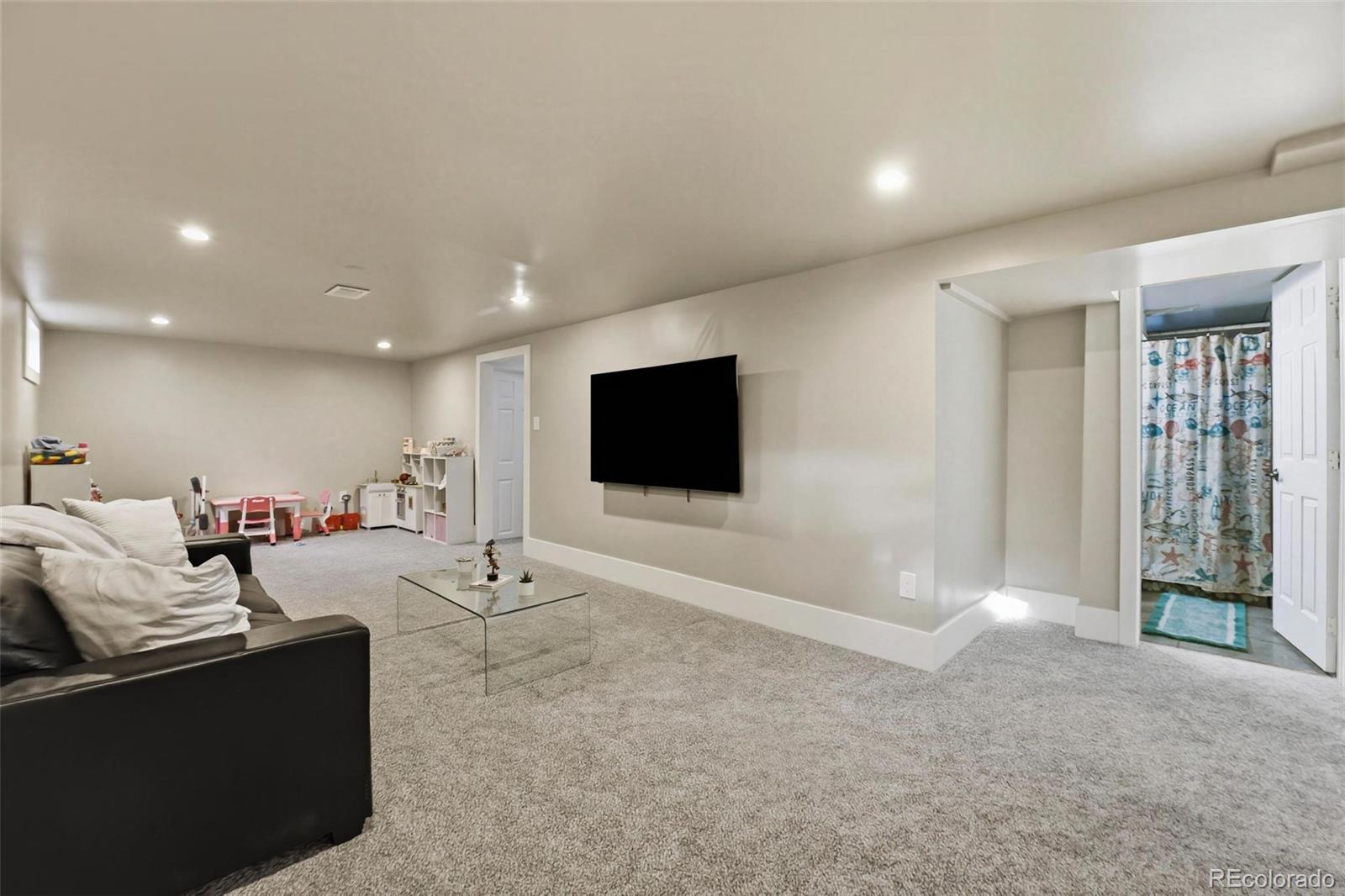 MLS Image #18 for 8660  de soto street,denver, Colorado