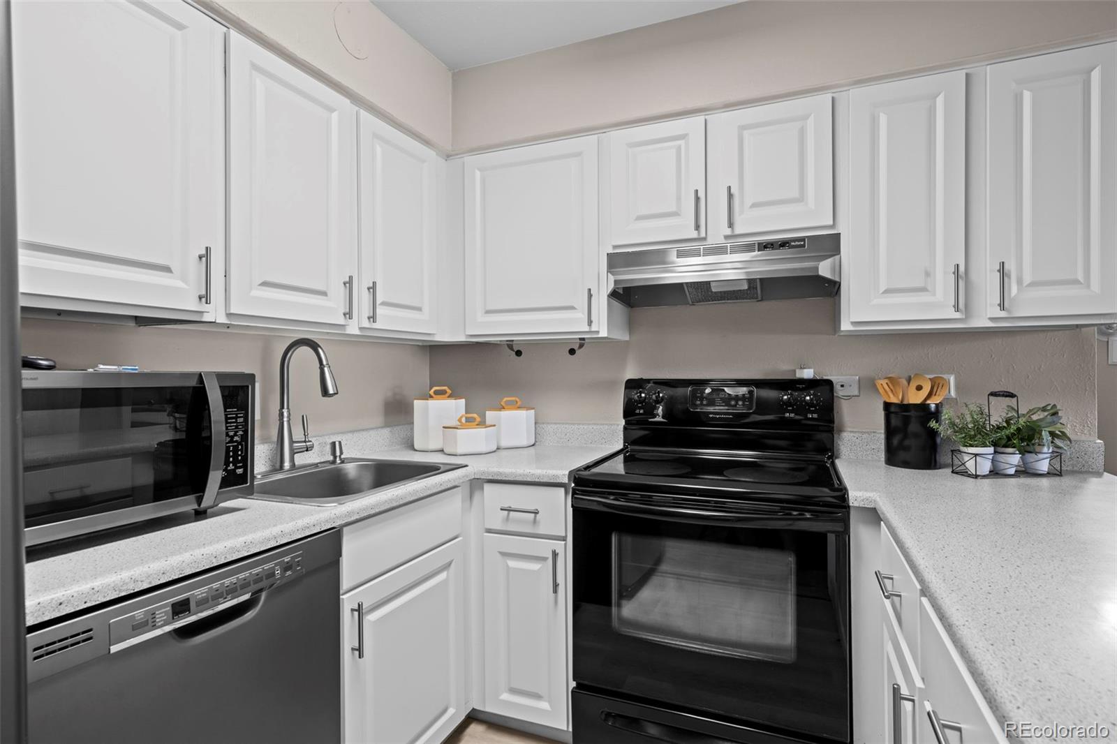 MLS Image #10 for 3663 s sheridan boulevard c6,denver, Colorado