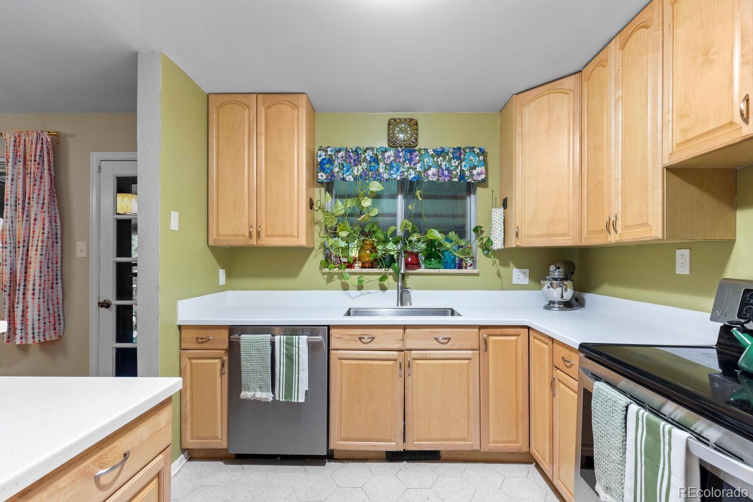 MLS Image #16 for 452 s robb way,lakewood, Colorado