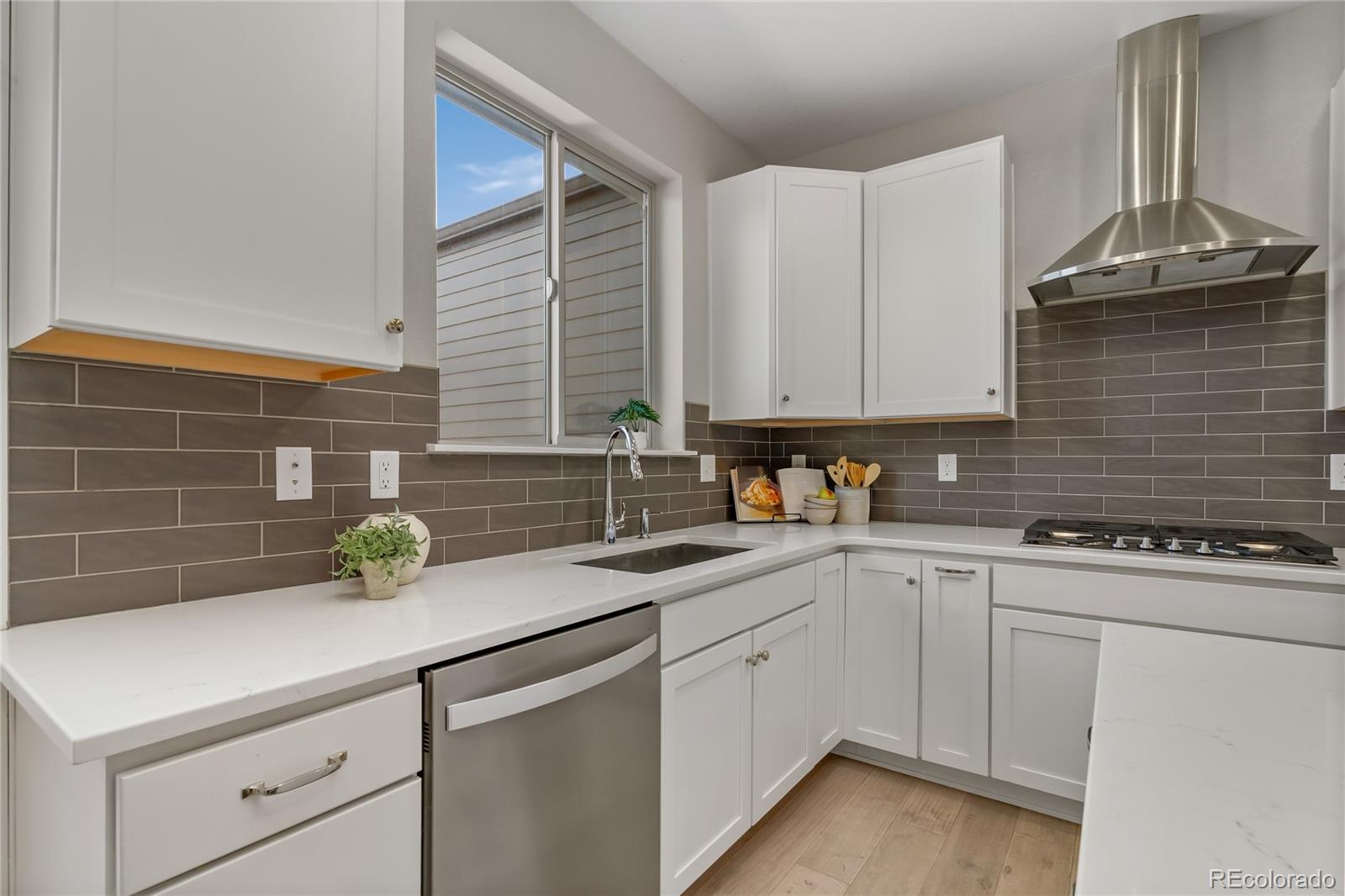 MLS Image #11 for 11377 e 25th avenue,aurora, Colorado