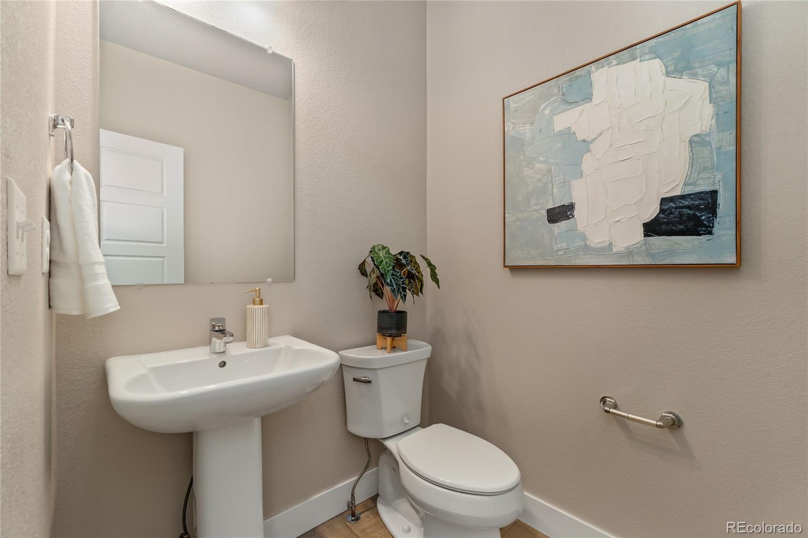 MLS Image #12 for 11377 e 25th avenue,aurora, Colorado