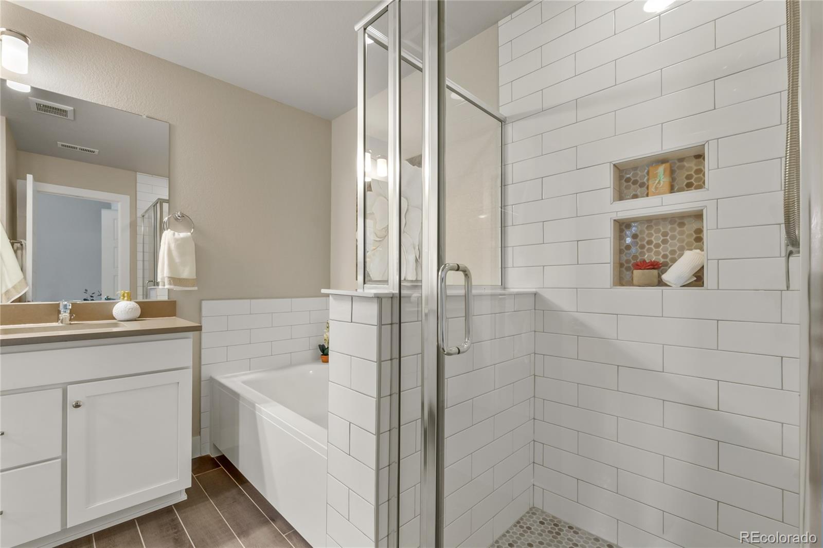 MLS Image #17 for 11377 e 25th avenue,aurora, Colorado