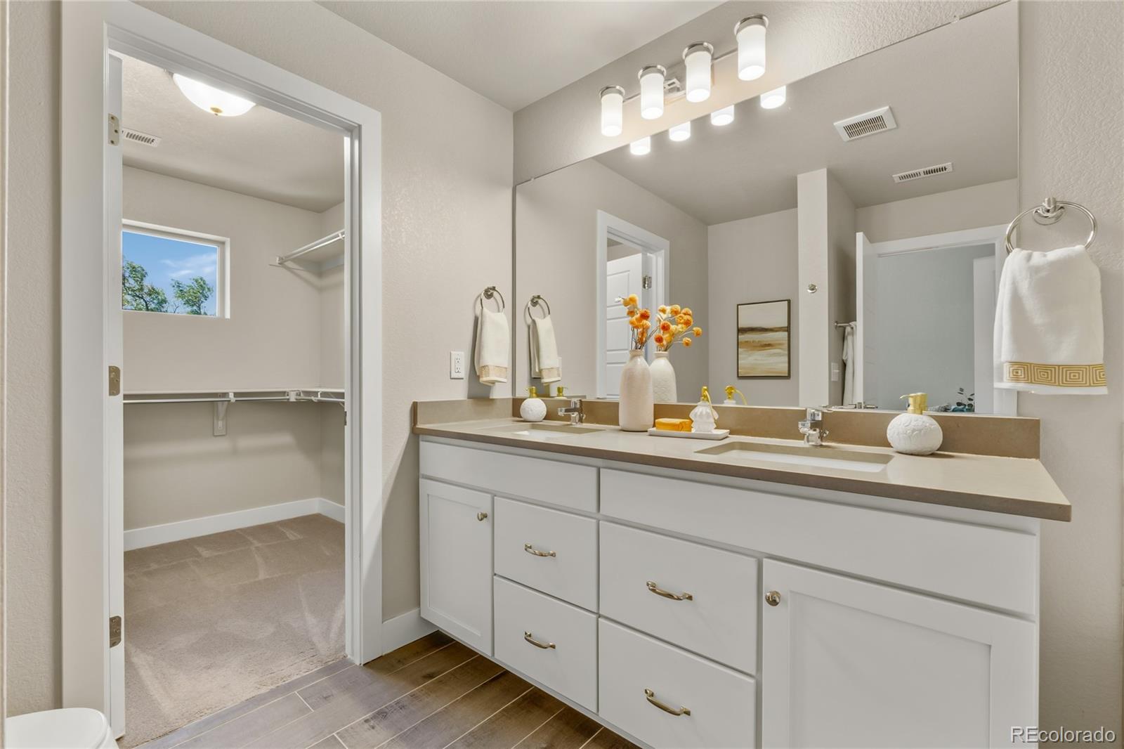 MLS Image #18 for 11377 e 25th avenue,aurora, Colorado