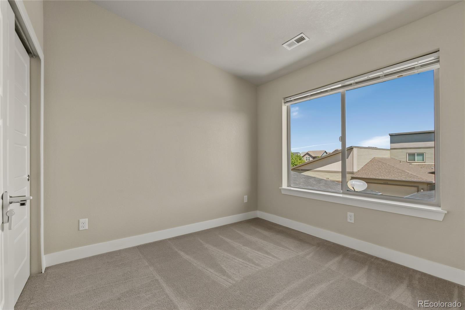 MLS Image #20 for 11377 e 25th avenue,aurora, Colorado