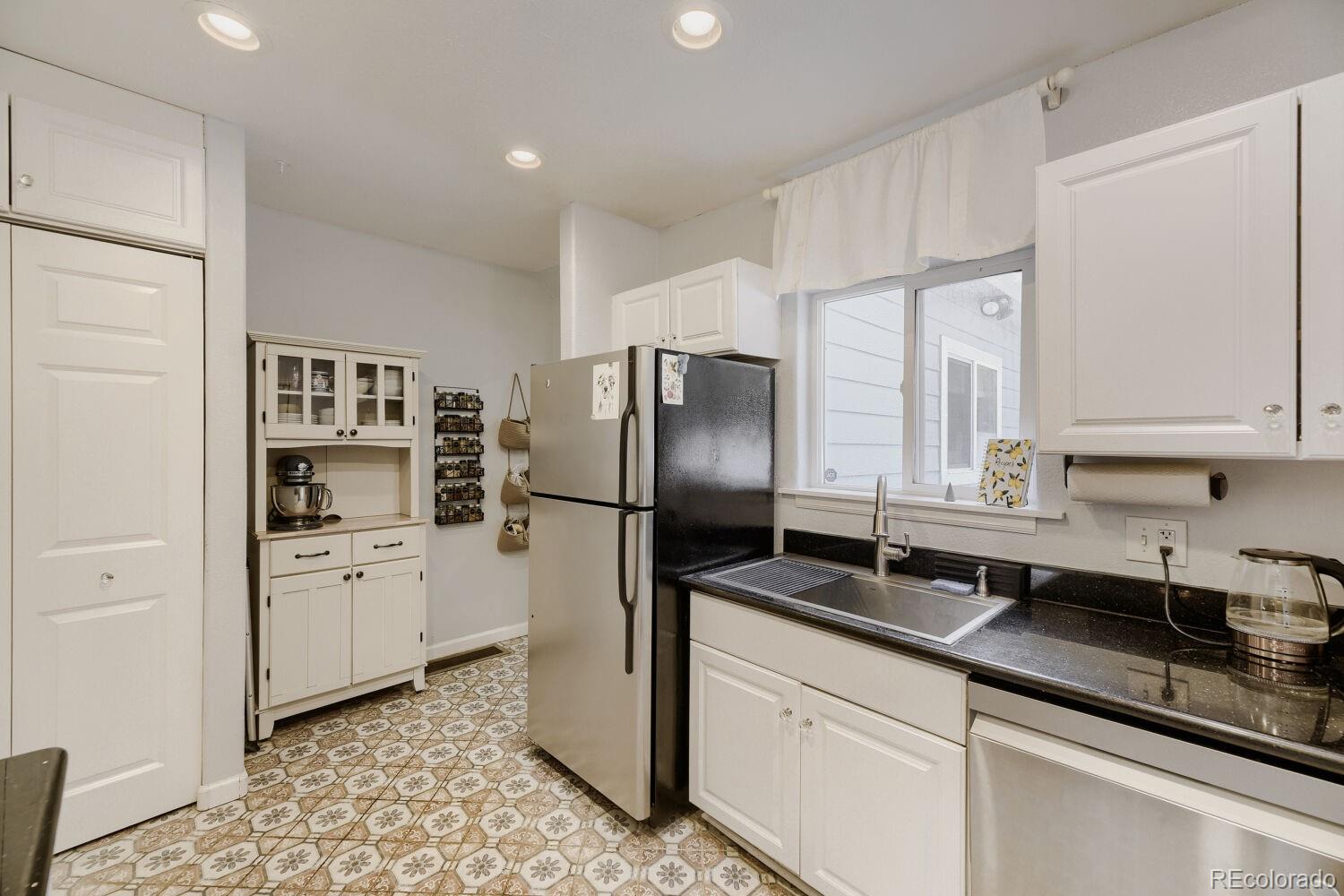 MLS Image #17 for 1247 n stuart street,denver, Colorado