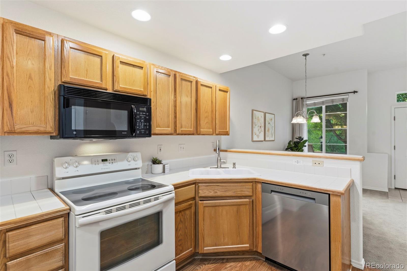 MLS Image #10 for 1508  courtyard heights,colorado springs, Colorado