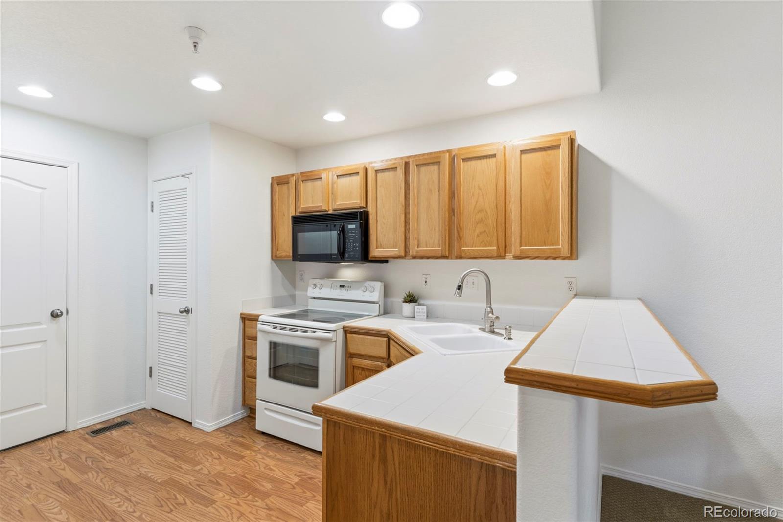 MLS Image #9 for 1508  courtyard heights,colorado springs, Colorado