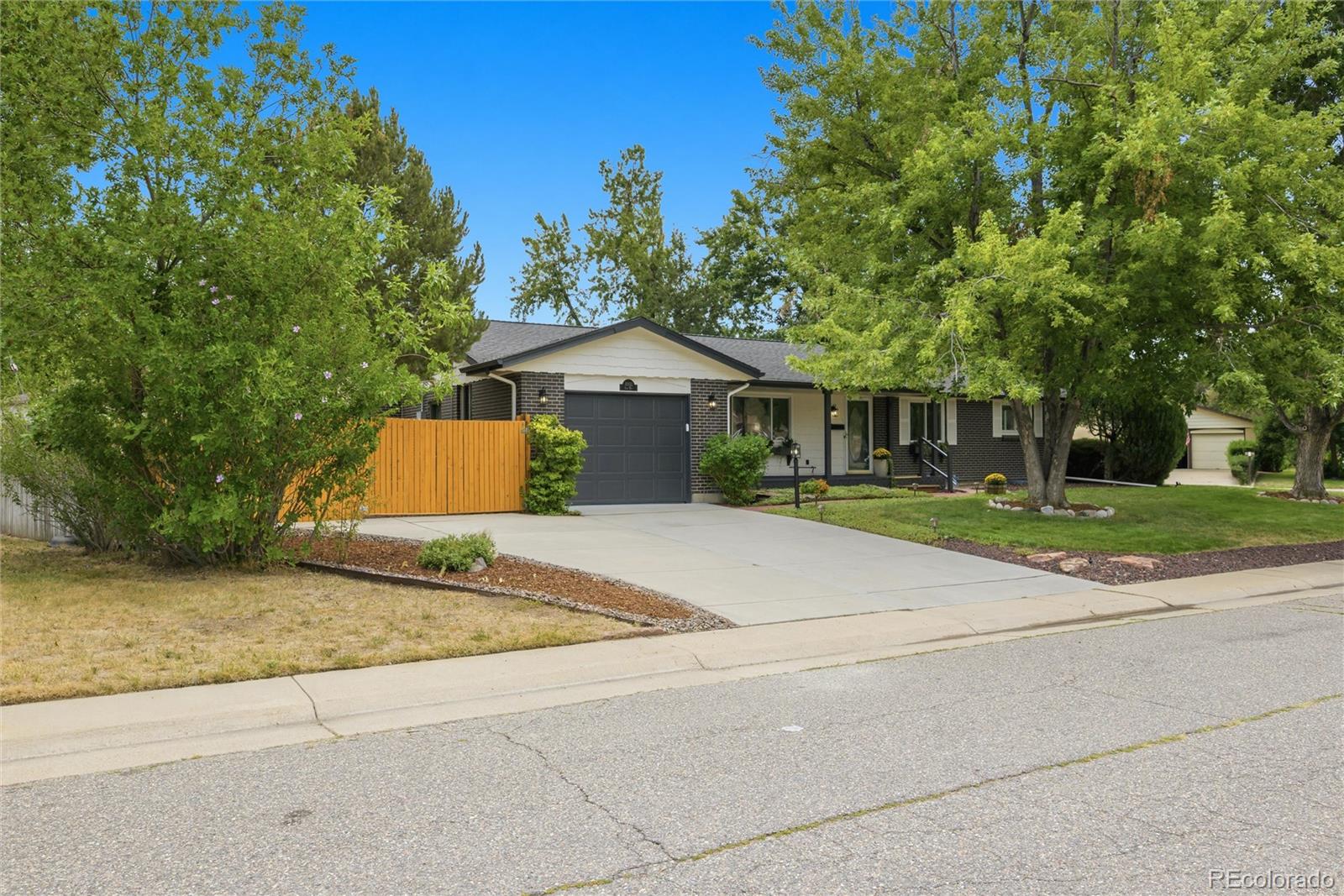 MLS Image #2 for 6902  oak way,arvada, Colorado