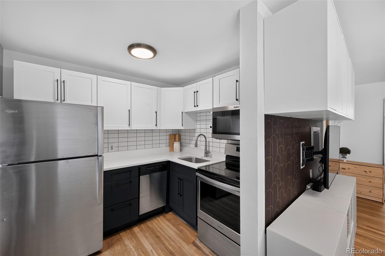 MLS Image #6 for 2480 w caithness place,denver, Colorado
