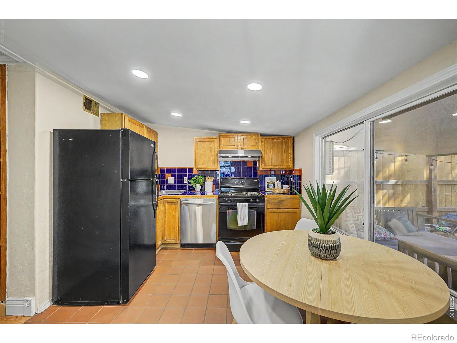 MLS Image #20 for 1962 s logan street,denver, Colorado