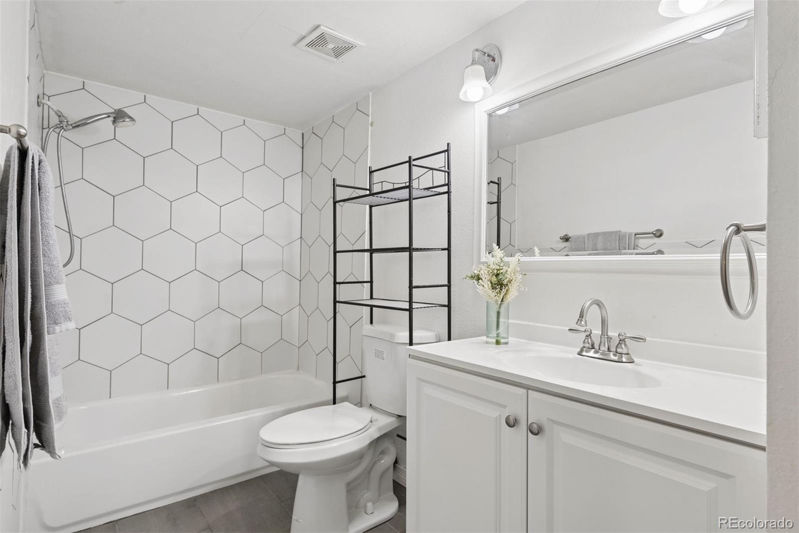 MLS Image #15 for 14896 e 2nd avenue,aurora, Colorado