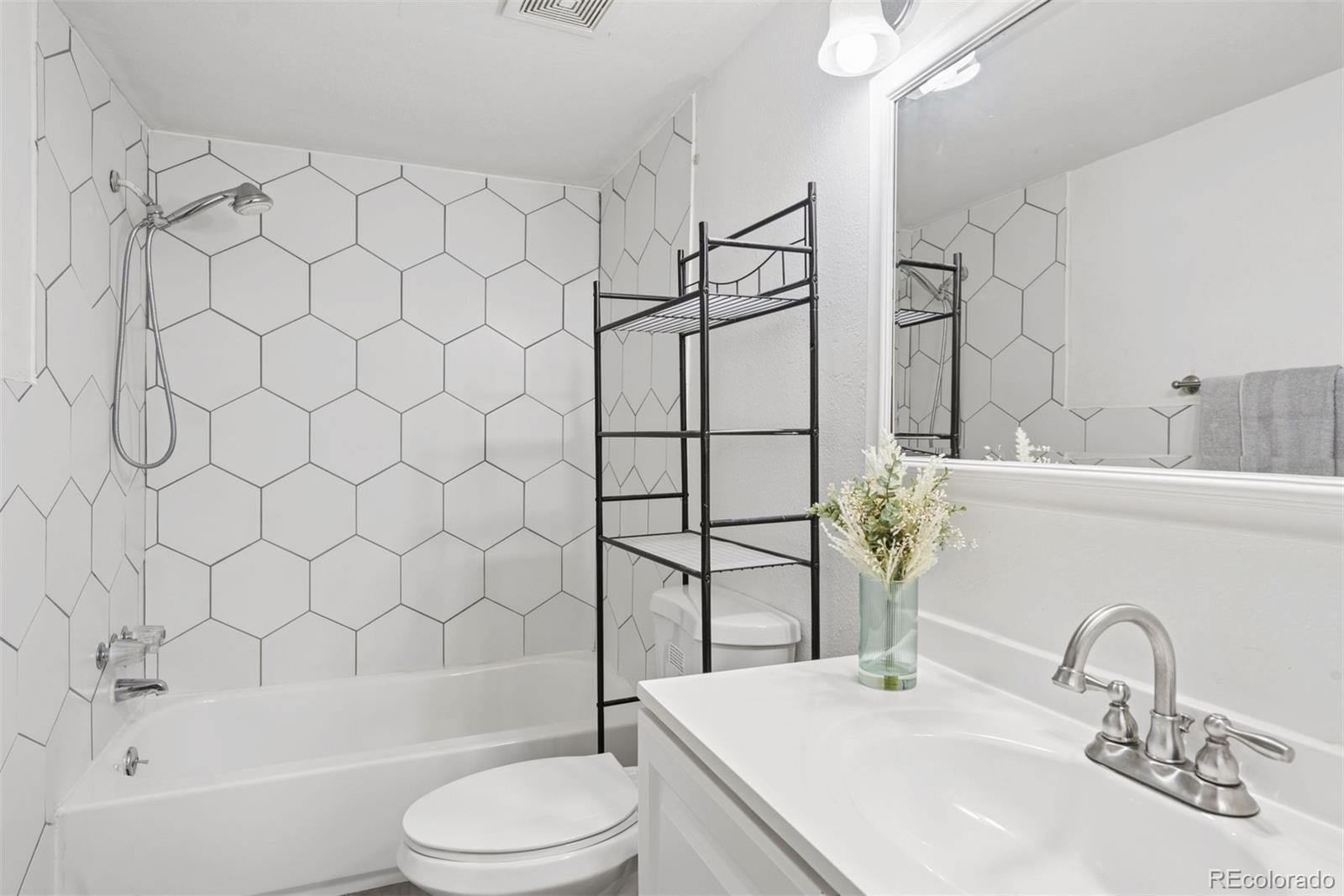 MLS Image #16 for 14896 e 2nd avenue,aurora, Colorado