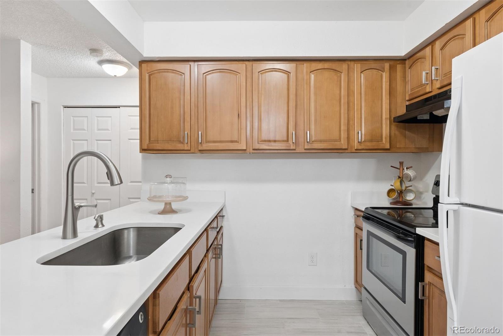 MLS Image #9 for 14896 e 2nd avenue,aurora, Colorado