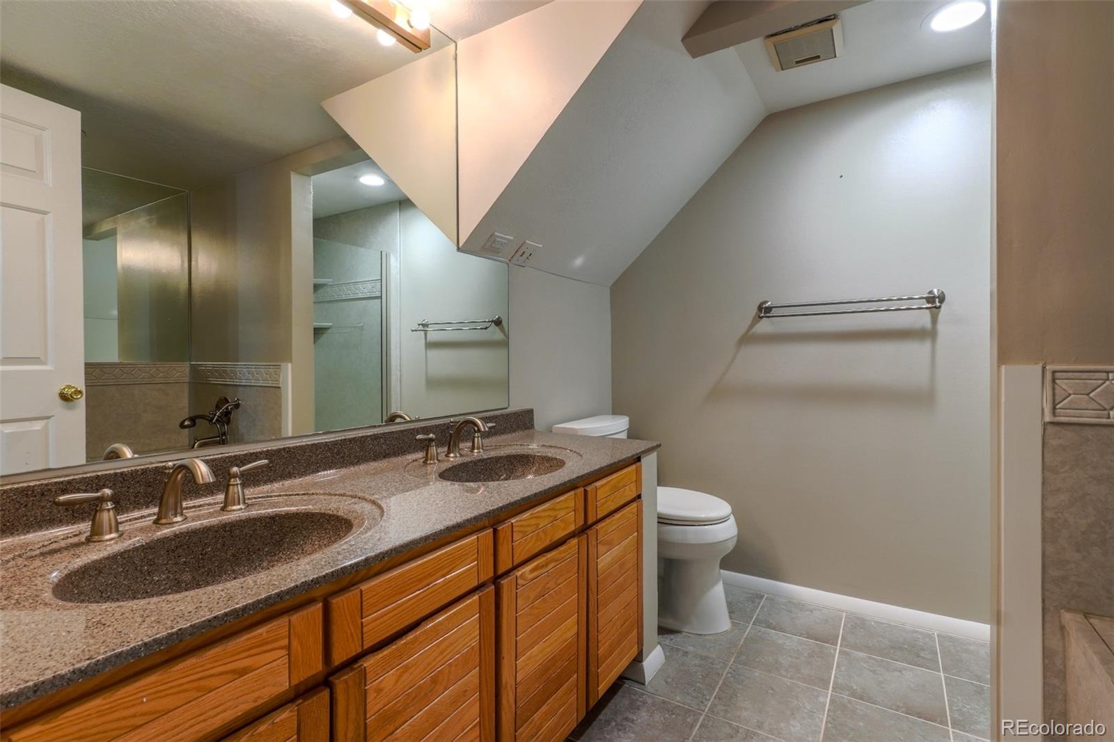 MLS Image #16 for 2267 s yosemite circle,denver, Colorado