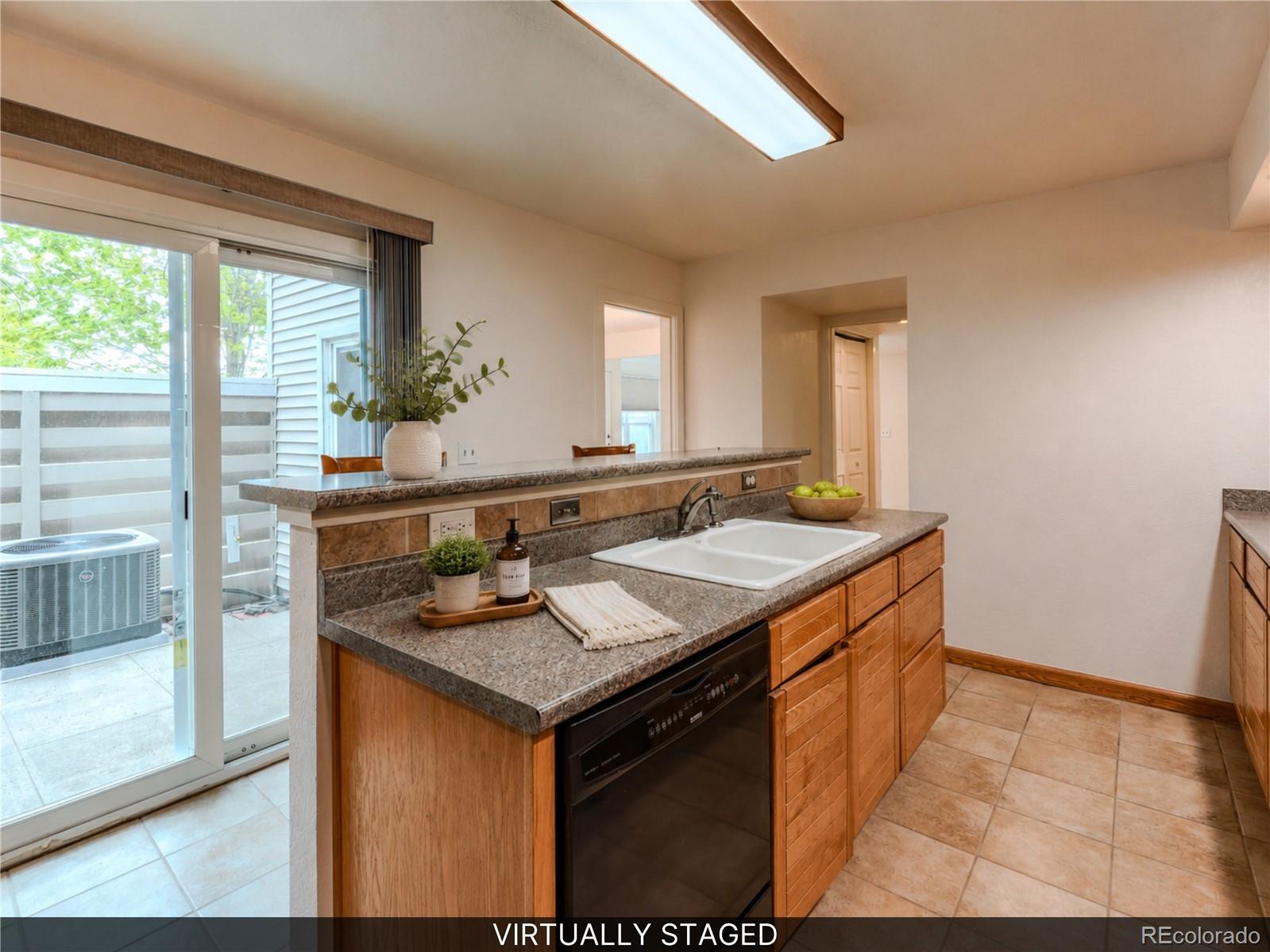 MLS Image #7 for 2267 s yosemite circle,denver, Colorado