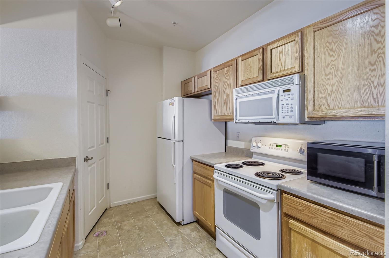 MLS Image #10 for 5255  memphis street,denver, Colorado