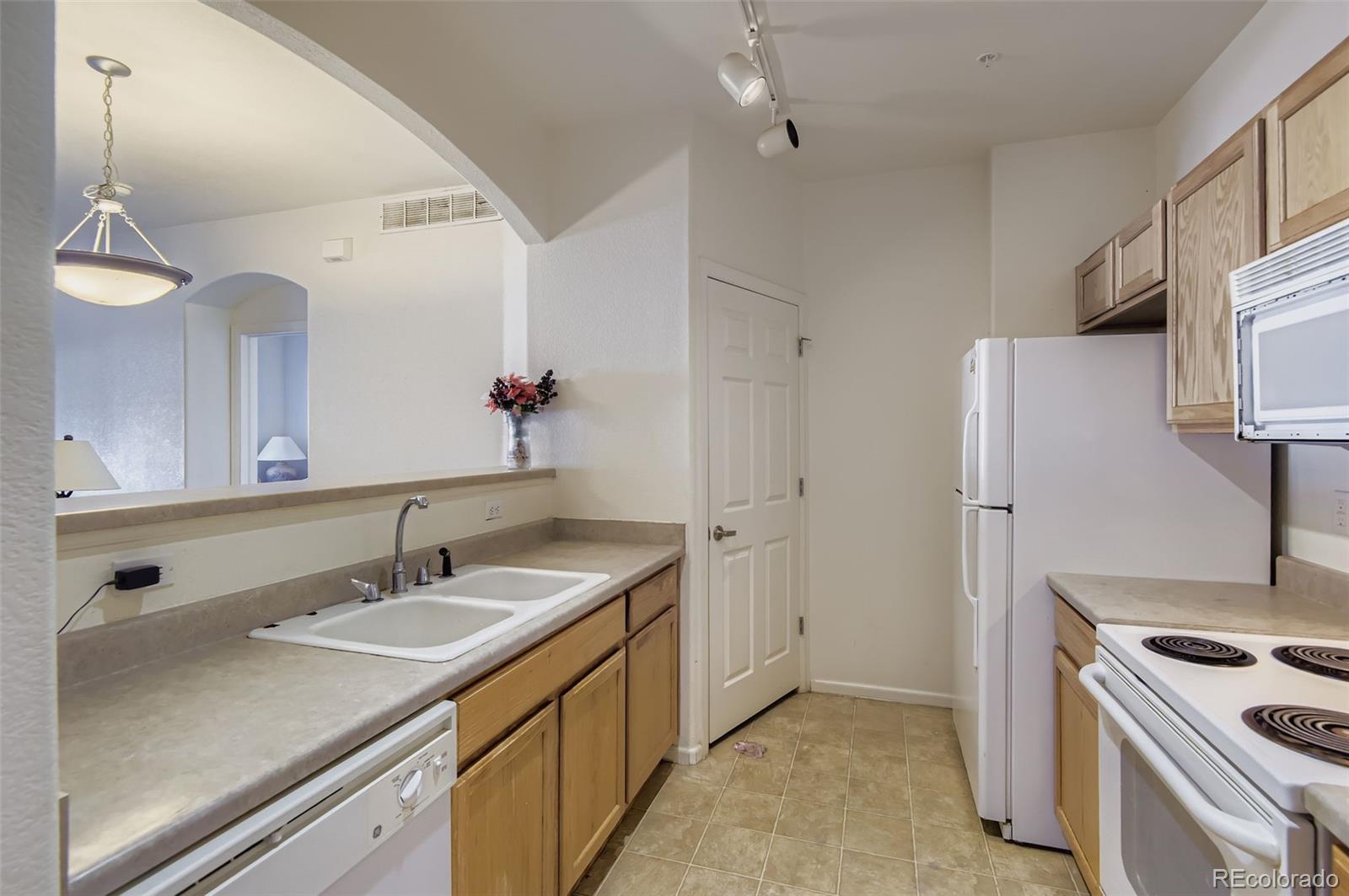 MLS Image #9 for 5255  memphis street,denver, Colorado