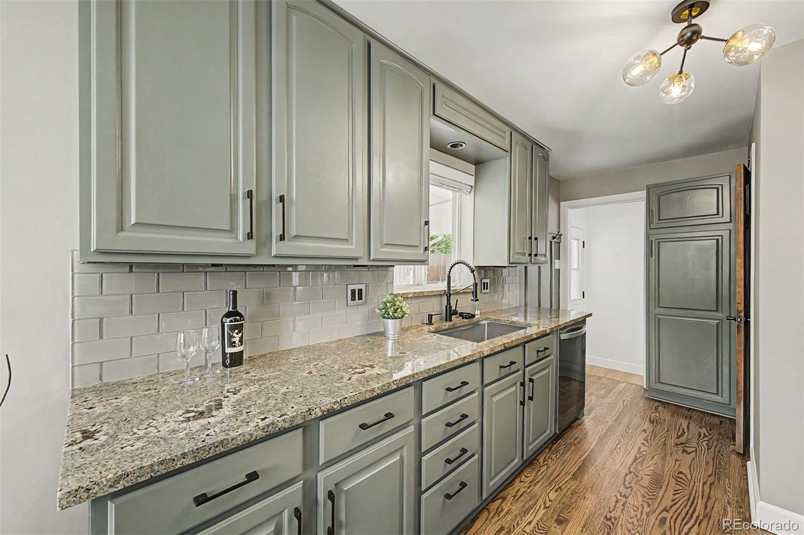MLS Image #11 for 1040 w longview avenue,littleton, Colorado