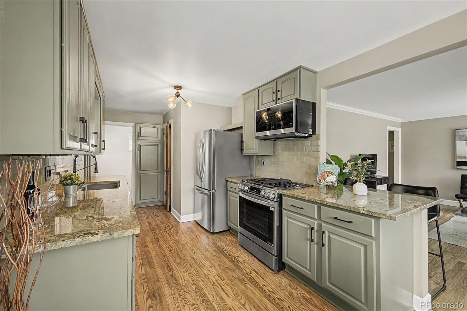 MLS Image #9 for 1040 w longview avenue,littleton, Colorado
