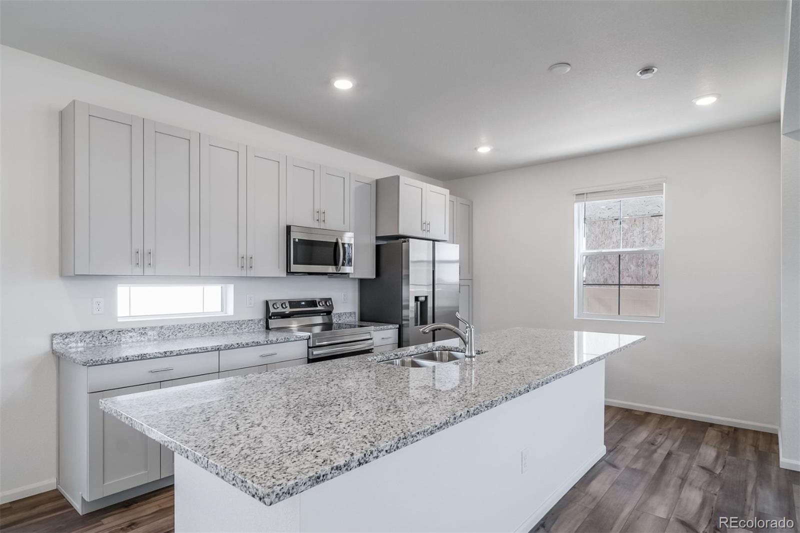 MLS Image #4 for 10082  salem court,commerce city, Colorado