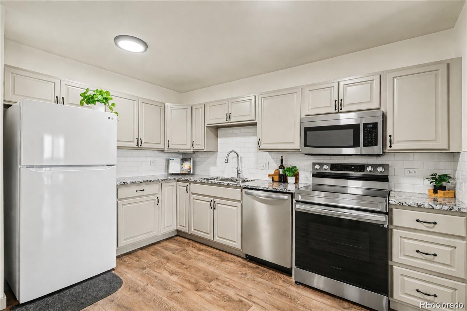 MLS Image #4 for 300 s clinton street,denver, Colorado