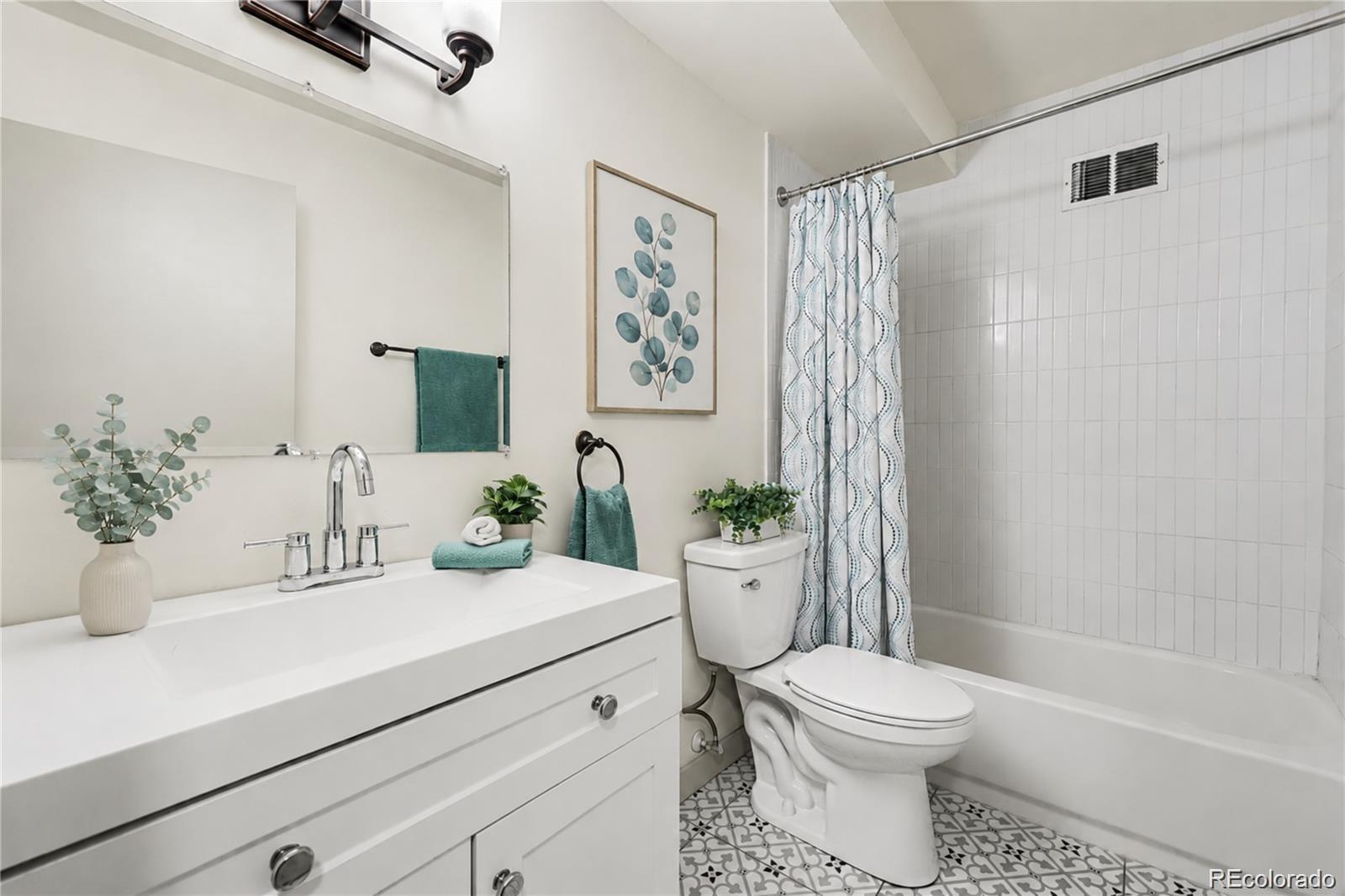 MLS Image #7 for 300 s clinton street,denver, Colorado